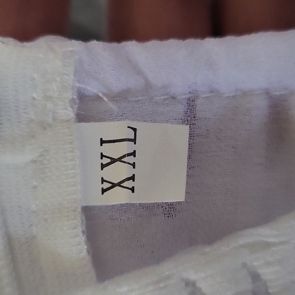 Floral Asymmetrical Top (Size XXL) - Picture 9 of 9